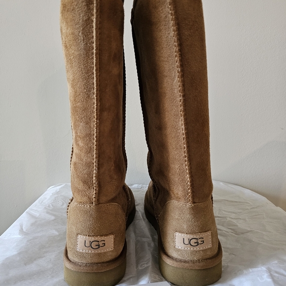 UGG Classic Tall Boot - Picture 3 of 6